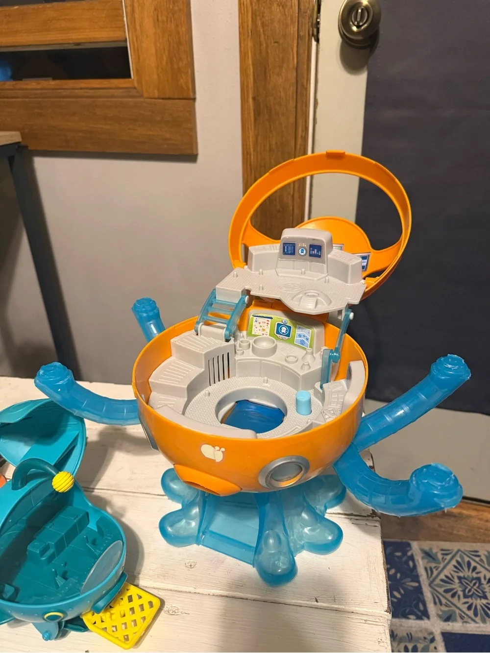 Fisher-Price Octonauts Above & Beyond Octopod Headquarters & GUP-A Playsets